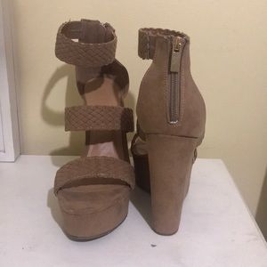 Super cute and comfortable tan strap wedges!